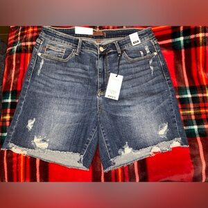 Judy Blue Firefly Lane Distressed Hi-Lo Cut Hem Shorts (NEW)